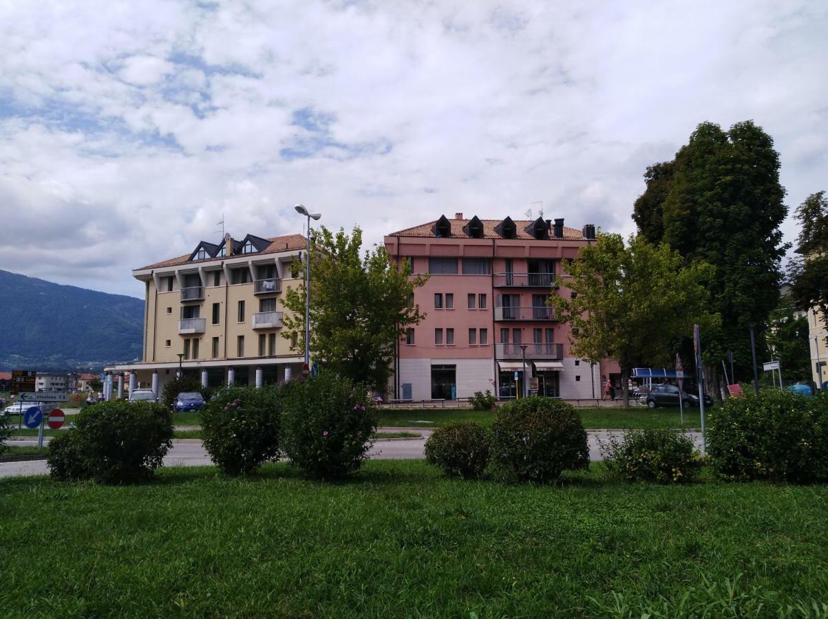 Great Apartament In Feltre Bagian luar foto